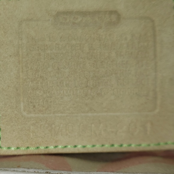 Coach Hamptons Scribble Tote No. M05M-201 - Picture 4 of 4